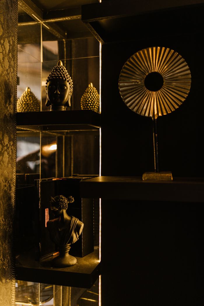 about-us-02 Sophisticated office decor featuring artistic sculptures and a serene atmosphere.